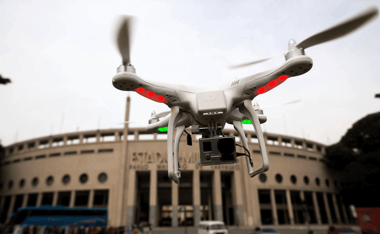 Drone voando no Pacaembu