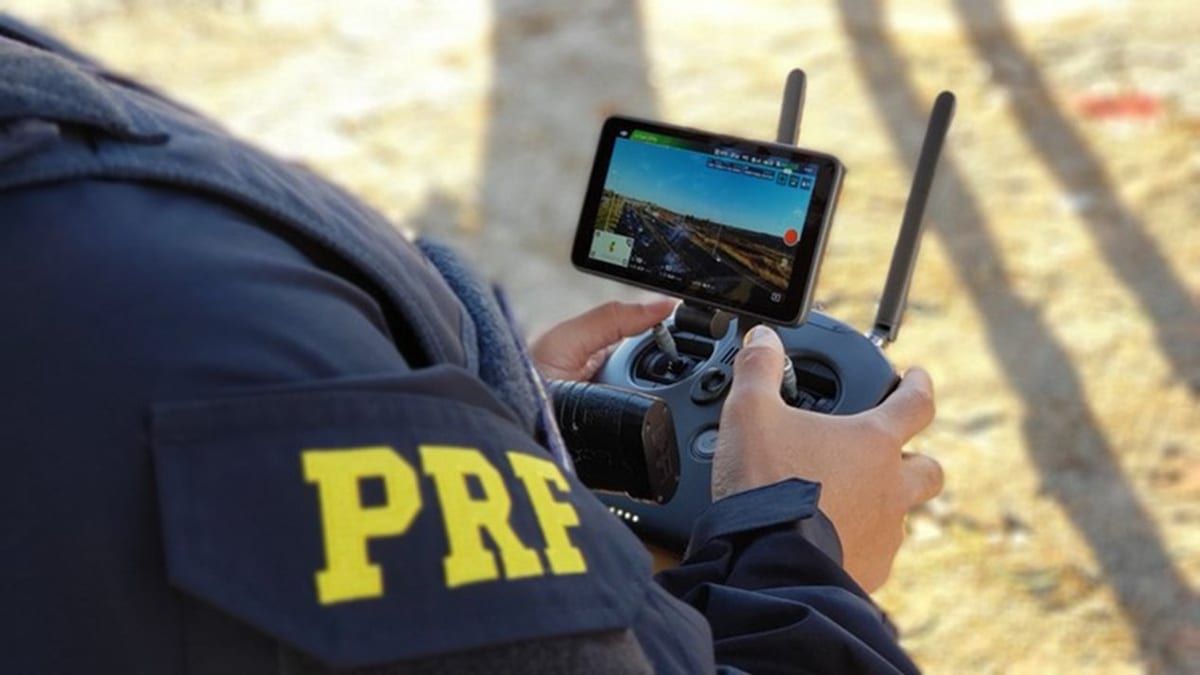 PM de SP usa drone para fiscalizar rachas de moto em rodovias