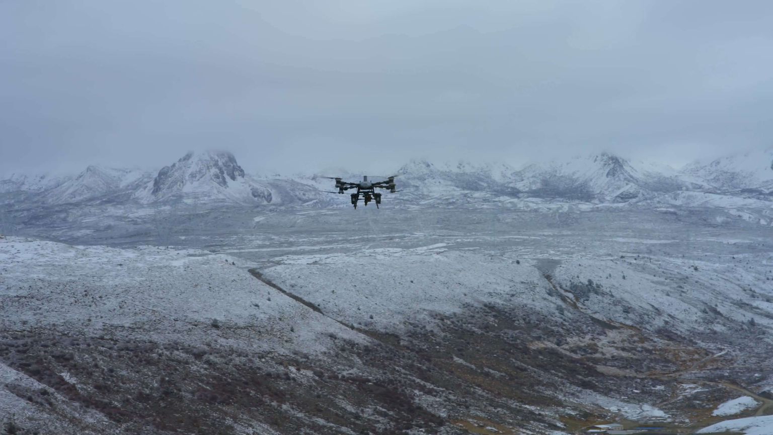DJI FlyCart 100 já está no Brasil: carga de 100 kg