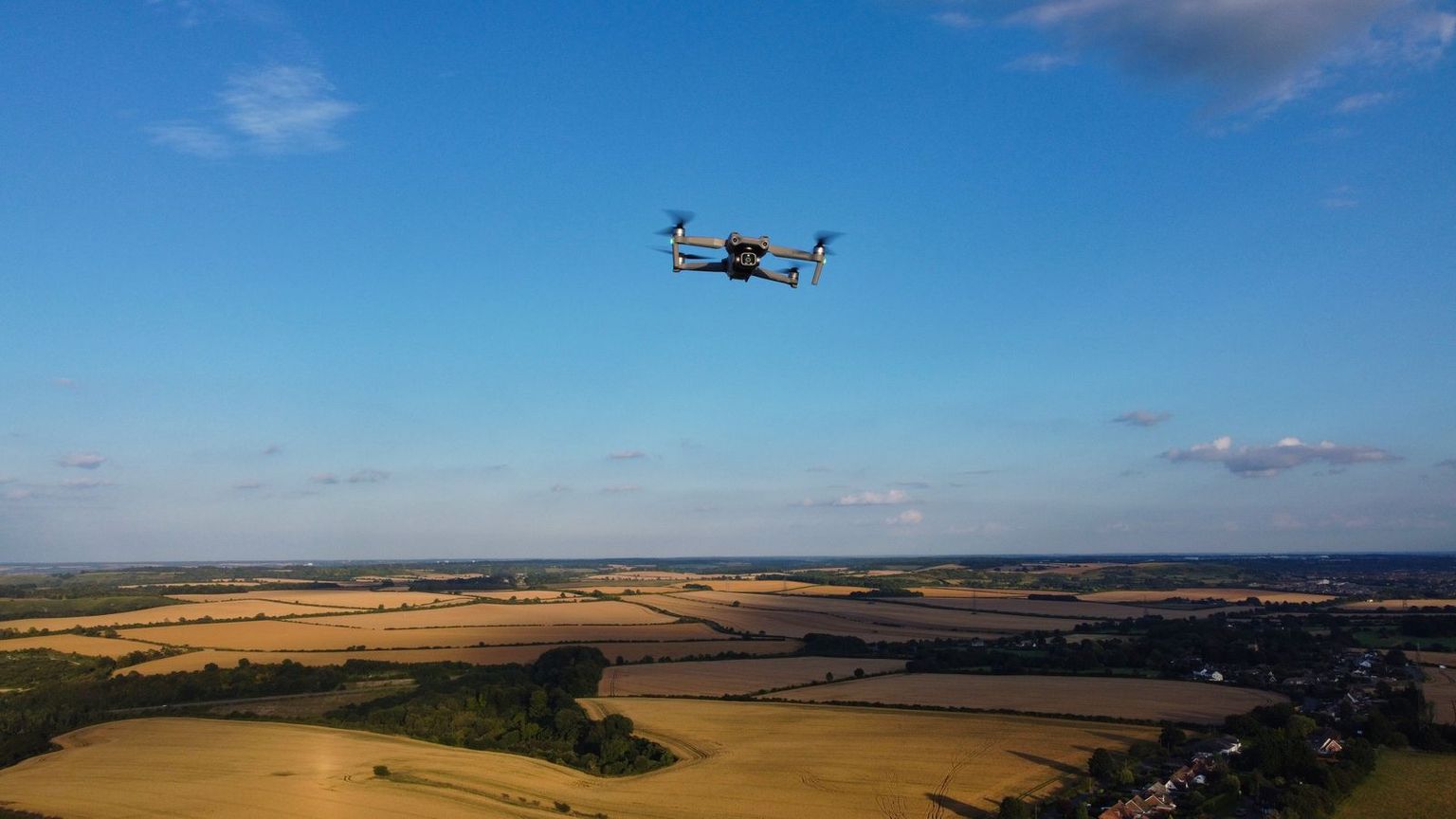 Regras de Drone no Reino Unido: CAA, IDs e Multas 2026