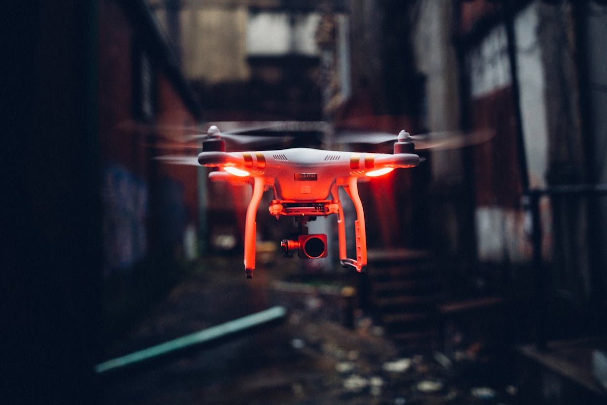 FAA aprova piloto para operar quatro drones simultaneamente