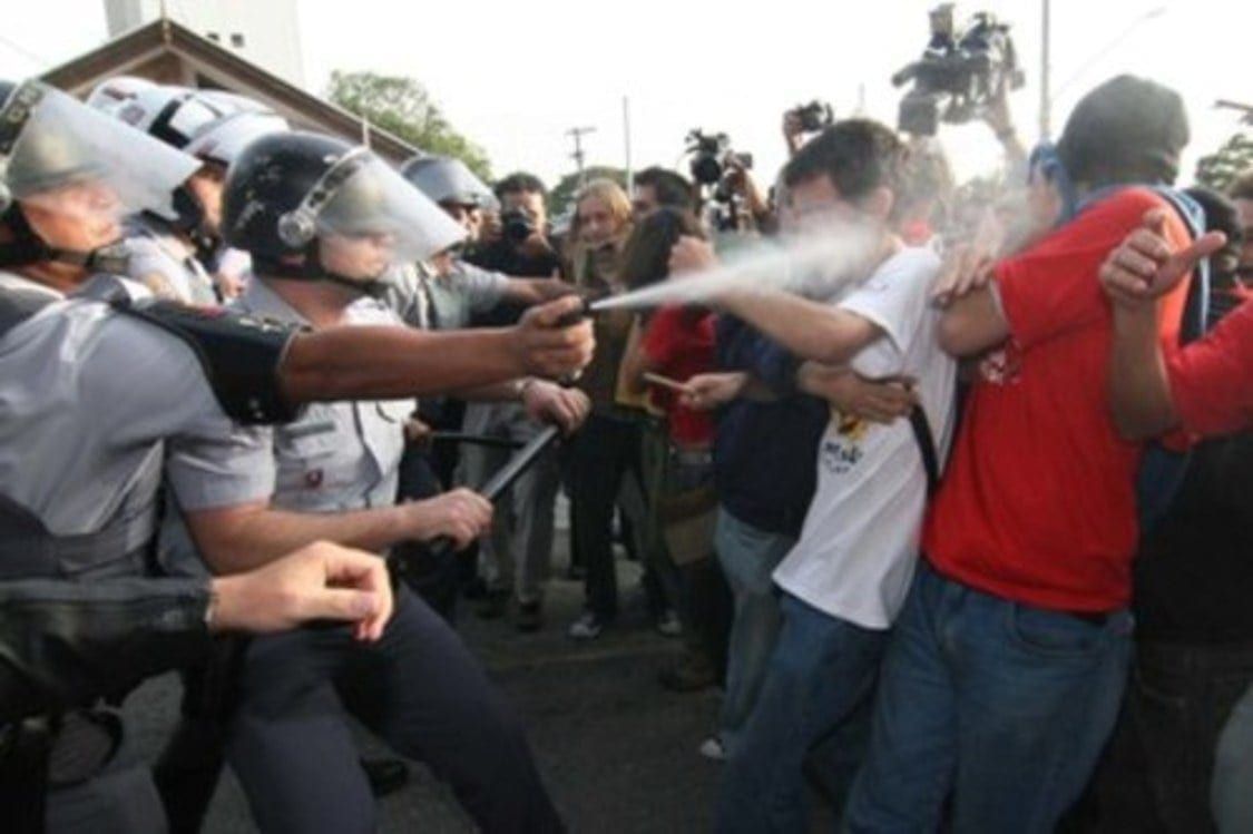 Drones e pimenta: parando multidões